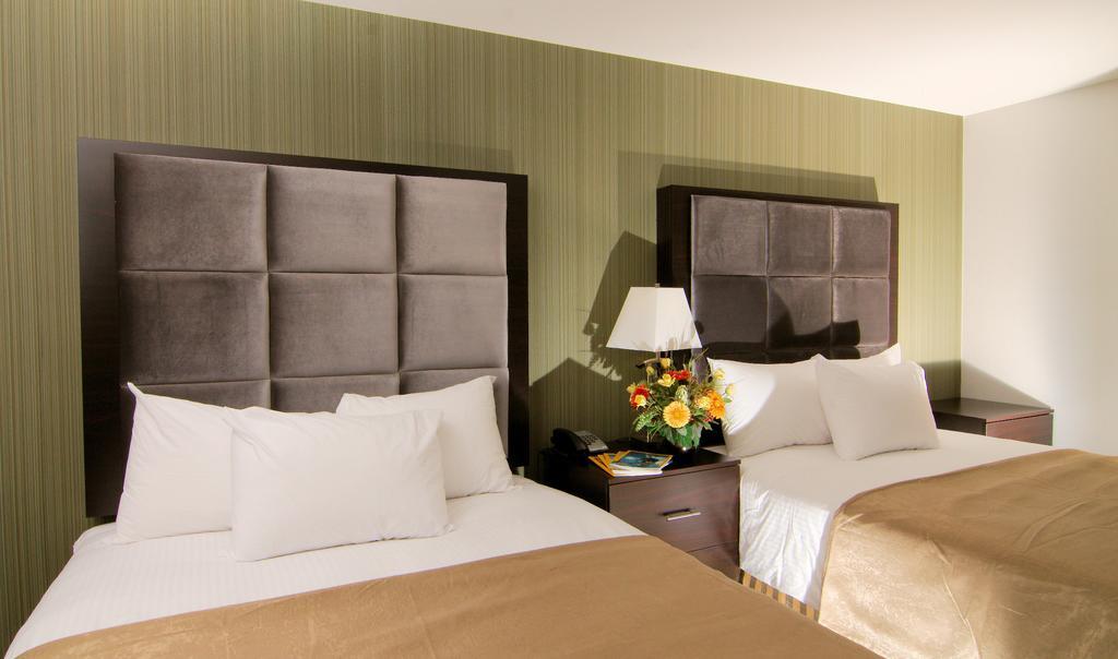 Paradise Inn And Suites Redwater Habitación foto