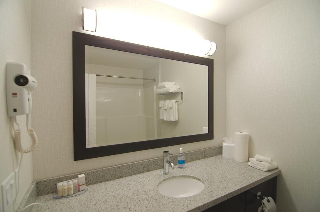 Paradise Inn And Suites Redwater Habitación foto