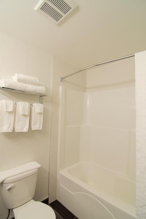 Paradise Inn And Suites Redwater Habitación foto