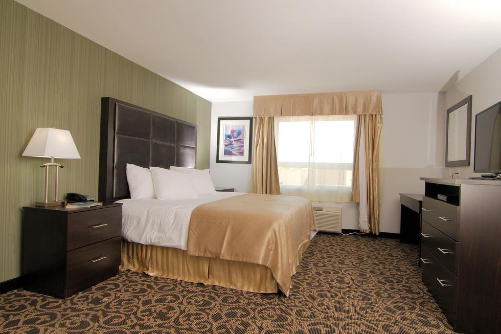 Paradise Inn And Suites Redwater Habitación foto